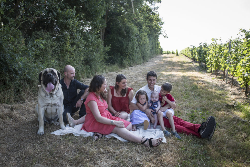 1A9A4718Photo de famille dans les vignes 11