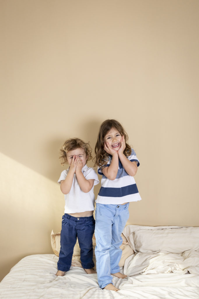 Frère et soeur au studio photo 5