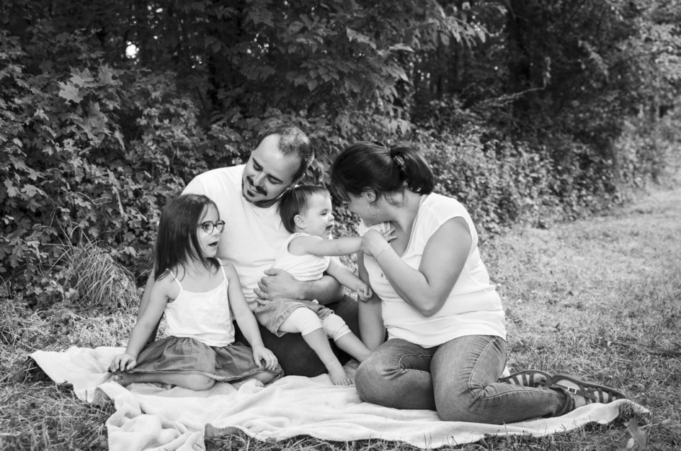 Séance famille lifestyle – photo en extérieur – Angers / Cholet