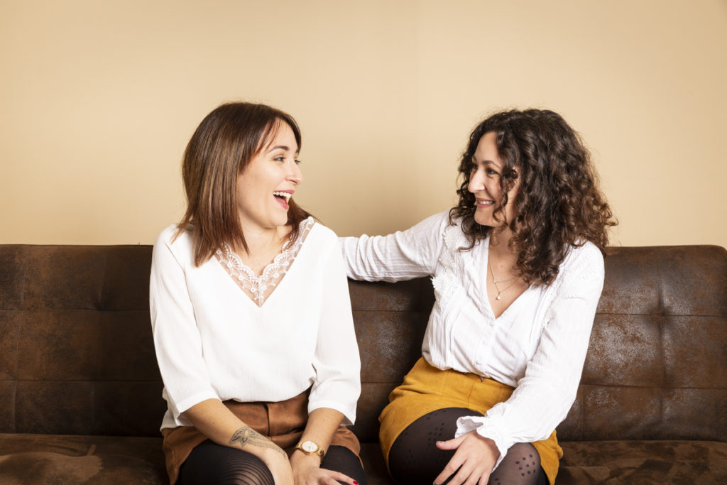 Deux soeurs au studio photo 1